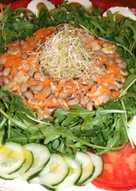 Ensalada variada con legumbres y lima
