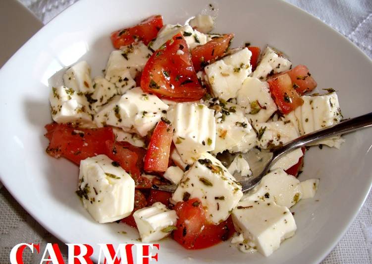 Dados de queso fresco y tomate al orégano Receta de carme castillo