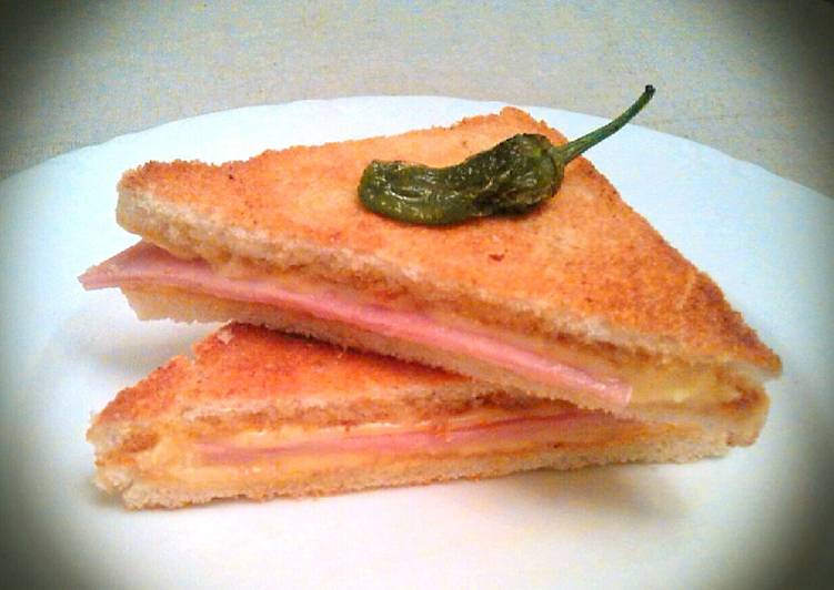 sandwich-mixto-de-jamon-york-y-queso-bikini-foto-principal.jpg