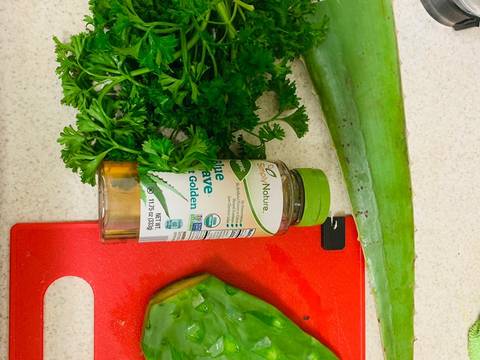 Foto del paso 1 de la receta Batido quema grasa. de perejil aloe Vera y nopal