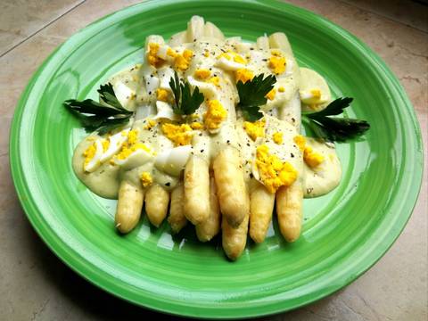 Foto del paso 3 de la receta Espárragos blancos con mayonesa de atún y semillas de girasol ð»