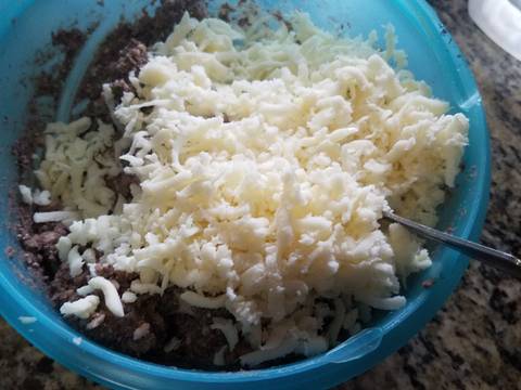 Foto del paso 2 de la receta Pupusas revueltas de frijol y loroco con queso