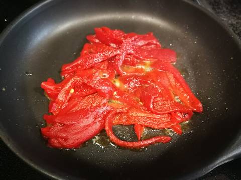 Foto del paso 3 de la receta Patata con panceta y pimiento de Piquillo