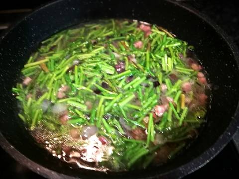 Foto del paso 4 de la receta Pasta italiana con espárragos silvestre y jamón currado