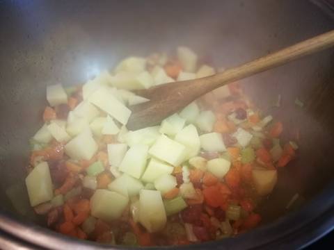 Foto del paso 2 de la receta Sopa de lechuga romana con jamÃ³n curado