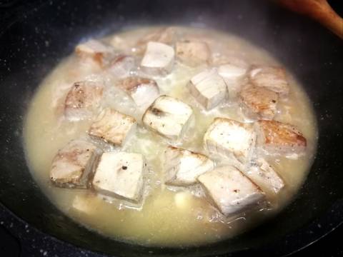 Foto del paso 6 de la receta Dados de atÃºn congelado al ajillo con purÃ© de alubia blanca