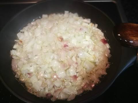 Foto del paso 1 de la receta Tortilla de espárragos silvestre y patata