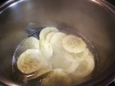 Foto del paso 1 de la receta Girasoles con relleno de espinaca y albahaca en salsa con chisto