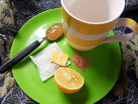 té de manzanilla con limón
