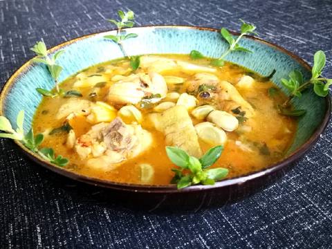 Foto del paso 10 de la receta Guiso de habas con pollo y alcachofas al las hierbas aromaticas