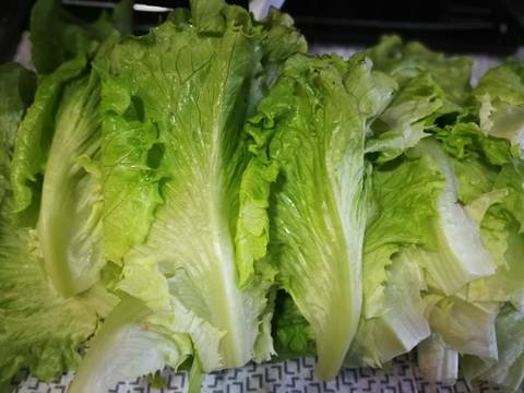 Foto del paso 1 de la receta Sopa de lechuga romana con jamÃ³n curado