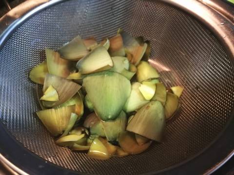 Foto del paso 2 de la receta Guiso de habas con pollo y alcachofas al las hierbas aromaticas