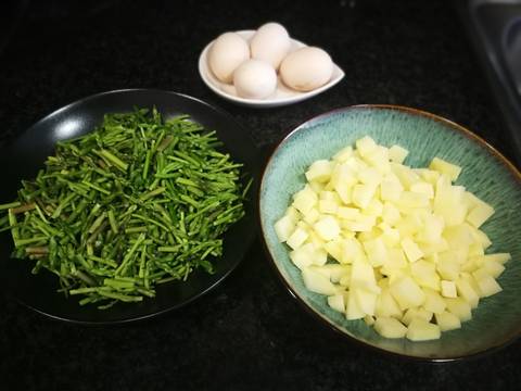 Foto del paso 2 de la receta Tortilla de espárragos silvestre y patata