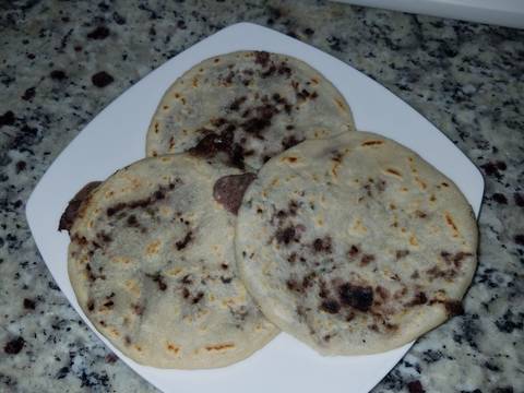 Foto del paso 4 de la receta Pupusas revueltas de frijol y loroco con queso