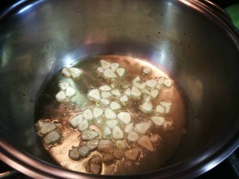 Foto del paso 2 de la receta Sopa de lechuga romana con jamÃ³n curado