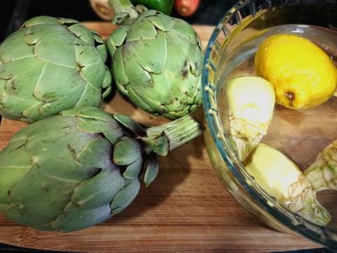 Foto del paso 1 de la receta Guiso de habas con pollo y alcachofas al las hierbas aromaticas