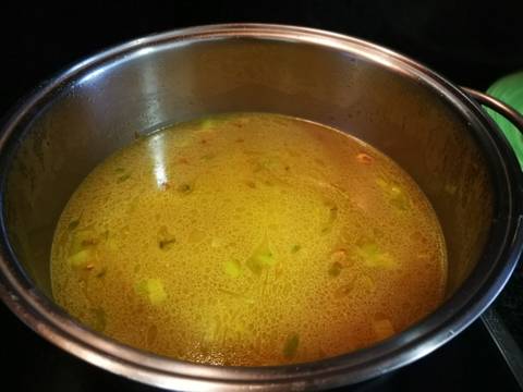 Foto del paso 3 de la receta Sopa de lechuga romana con jamÃ³n curado