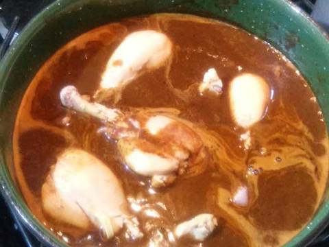 Foto del paso 3 de la receta Mole rojo con pollo