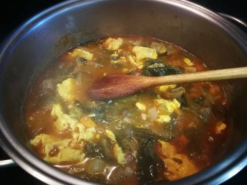 Foto del paso 8 de la receta Sopa de lechuga romana con jamÃ³n curado