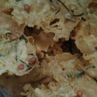 Peyek kacang daun jeruk