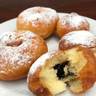 Aku tak pande membentuk donat yg rapii. Jadi dibikin donat isi sajooo. Thanks ya mba beneran lembut dan menul2.