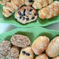 Roti Unyil Sosis Keju Favorit Keluarga ( Mini Sausage roll bun)
