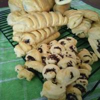 Roti Unyil Sosis Keju Favorit Keluarga ( Mini Sausage roll bun)