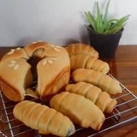Roti Unyil Sosis Keju Favorit Keluarga ( Mini Sausage roll bun)