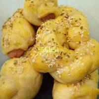 Roti Unyil Sosis Keju Favorit Keluarga ( Mini Sausage roll bun)