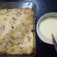 Bread pudding with vanilla sauce (recook resep Tintin Rayner)