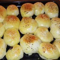 Roti Unyil Sosis Keju Favorit Keluarga ( Mini Sausage roll bun)