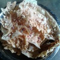 Peyek kacang daun jeruk