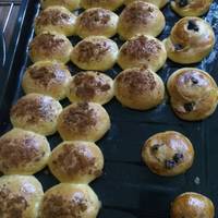 Roti Unyil Sosis Keju Favorit Keluarga ( Mini Sausage roll bun)