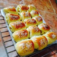 Roti Unyil Sosis Keju Favorit Keluarga ( Mini Sausage roll bun)
