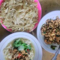 Resep Mie Buatan Sendiri yang Jempolan oleh Sat Rahayuwati 