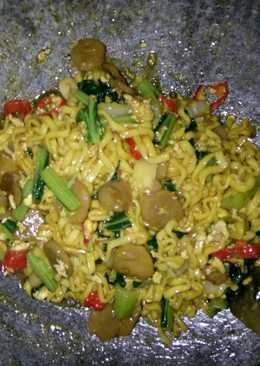 Mie goreng (Mie Burung Dara pipih)