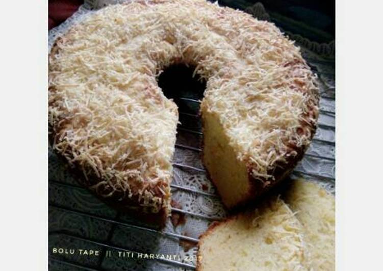 bahan dan cara membuat Bolu Tape Lembut Topping Keju