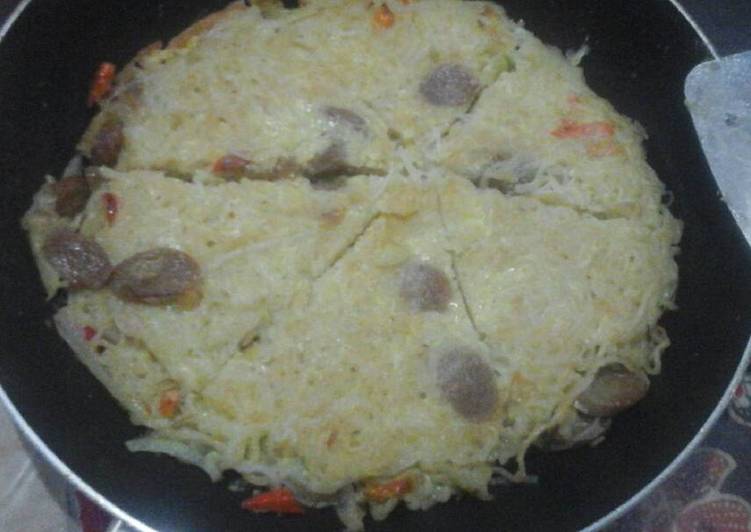 Resep Omelet mie+sosis ayam Dari dhelianty