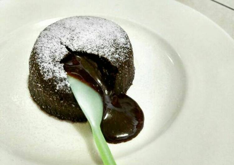 bahan dan cara membuat Chocolate Lava Cake ala anak Kost
