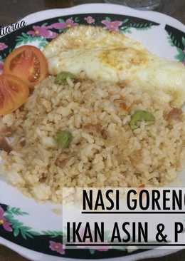 Nasi Goreng ikan asin dan pete pas di hari hujan