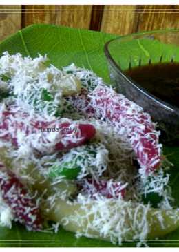 Cenil dengan Kuah Kinca Gula Jawa