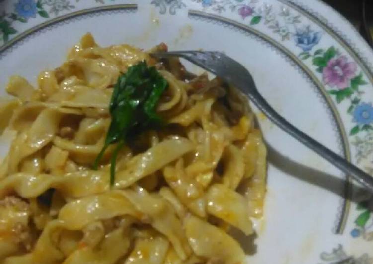 resep makanan Mie saus bolognese ala2 sendiri??