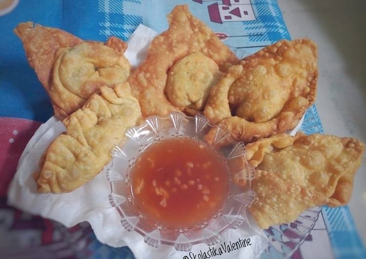 gambar untuk resep makanan Homemade Crispy Kulit Pangsit Goreng isi Ayam (Recommended untuk goreng)