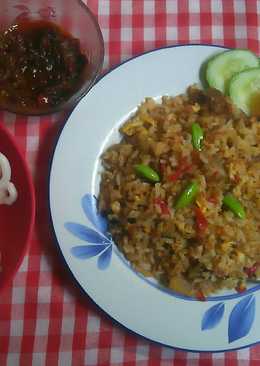 Nasi goreng ikan asin pete