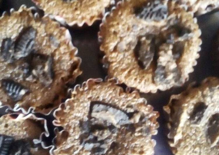 gambar untuk resep makanan Cupcake Putih Telur topping Oreo