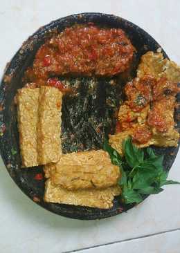 Tempe penyet sambal kemangi pedas