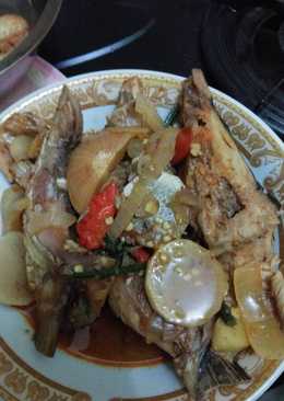 Tom yum kepala tenggiri