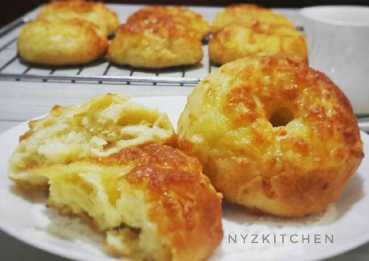 resep makanan Donat Panggang Tanpa Ulen topping Mozzarella