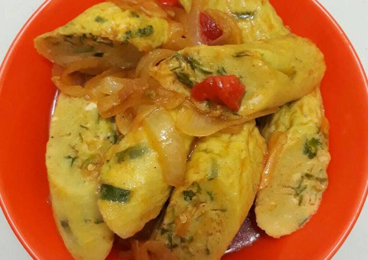 bahan dan cara membuat Rollade Telur Asam Manis Ala Bundisban