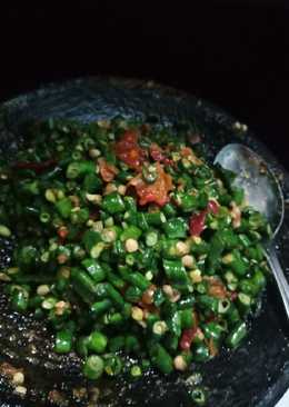 Pencok/karedok kacang panjang